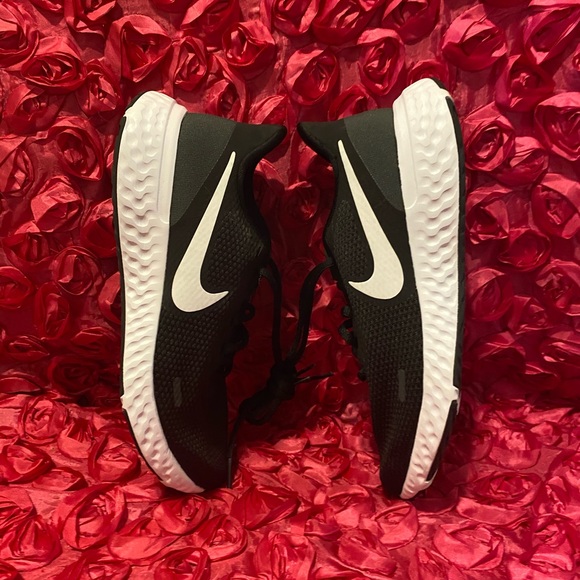 WOMEN'S NIKE REVOLUTION 5 RUNNING SHOES - Picture 3 of 8